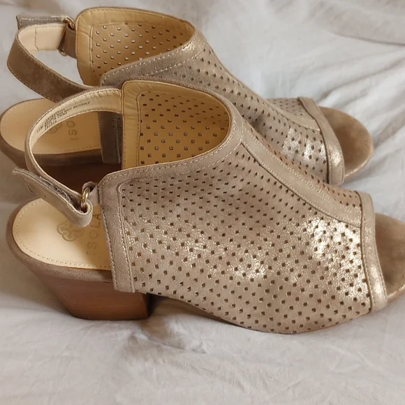 Isola Heels - Picture 2 of 11